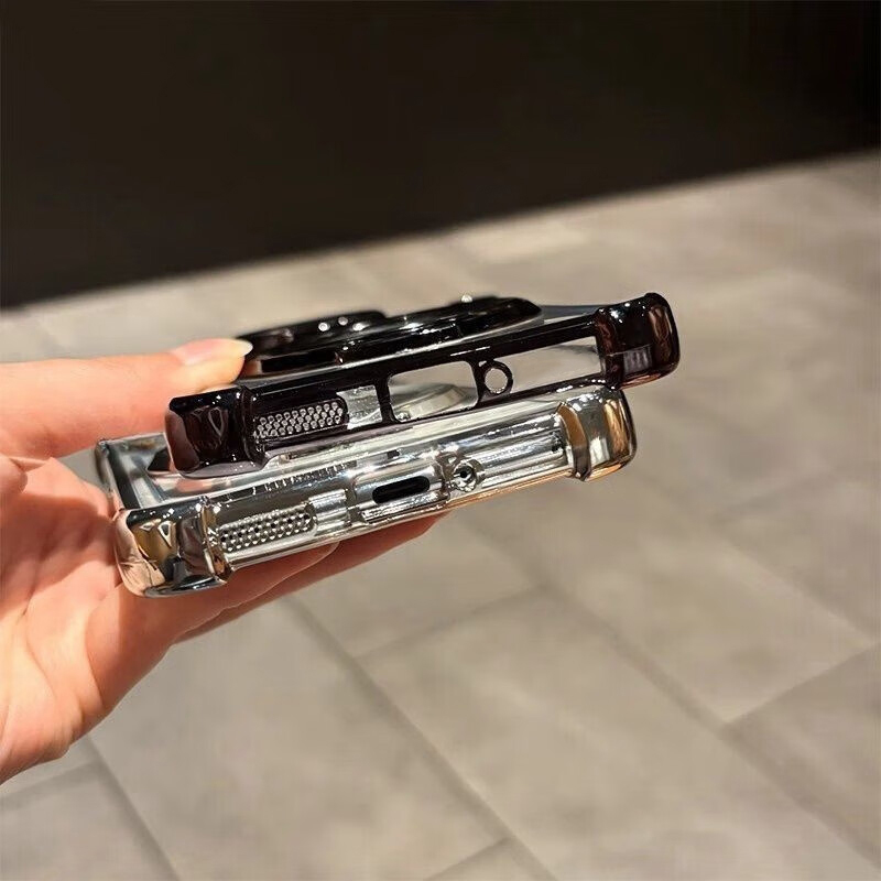 غطاء هاتف بنمط خريفي يحتوي على - مراجعة Oppo Reno 12 وسعره